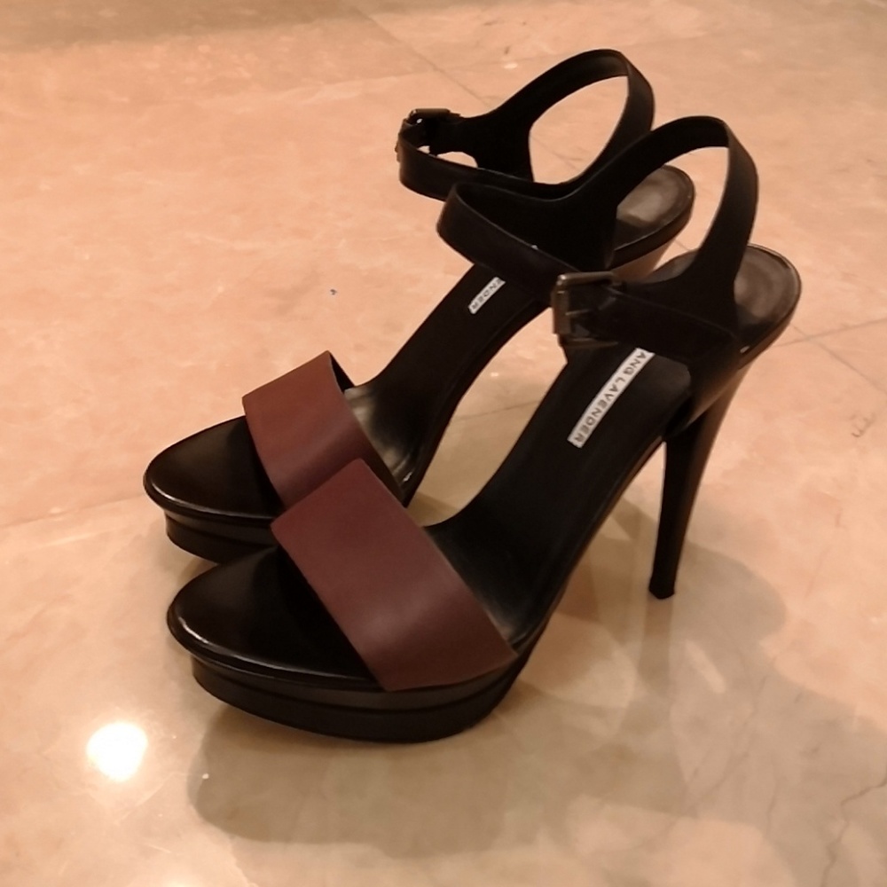 Vera Wang Lavender Nina Black Heels 8.5